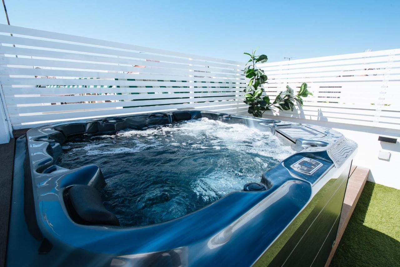 Penthouse Apartment with private jacuzzi and terrace