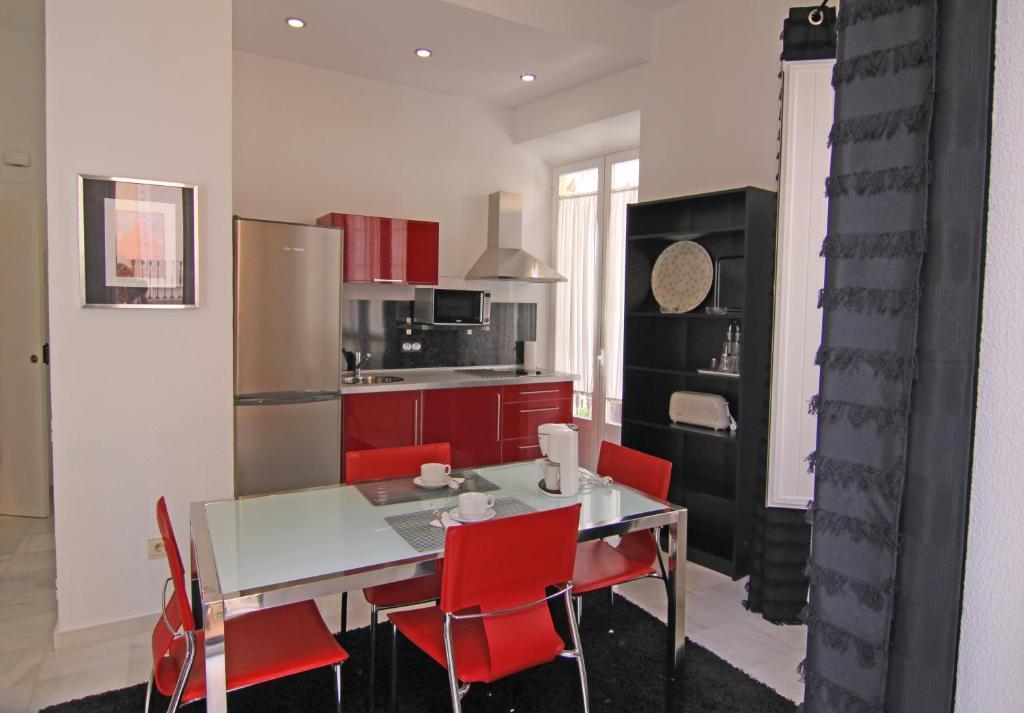 Estudio con balcón