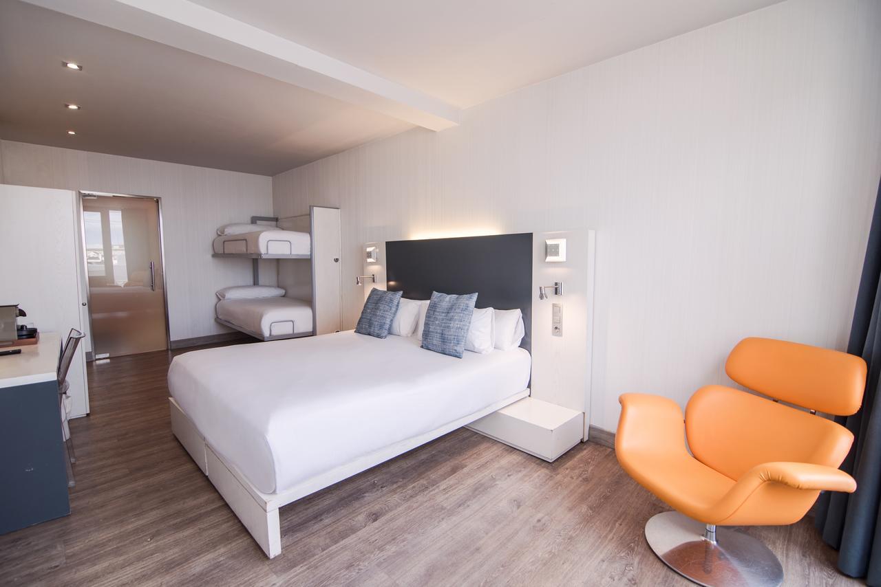 Vierbettzimmer mit Balkon