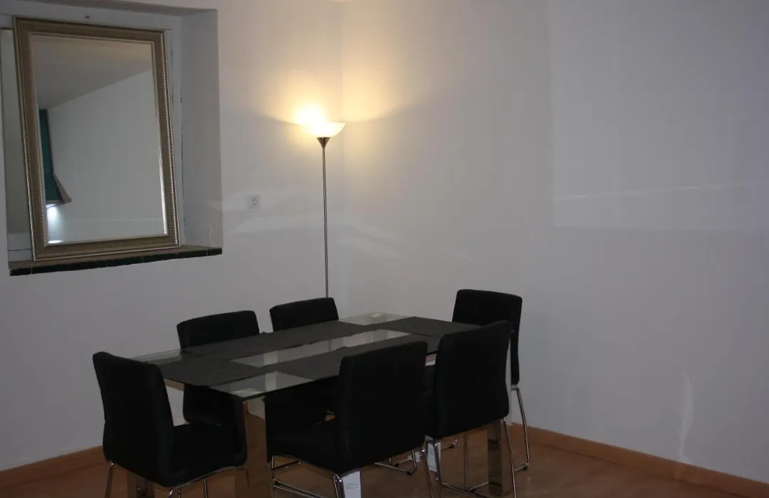 Coliseo Premium Apartment-1
