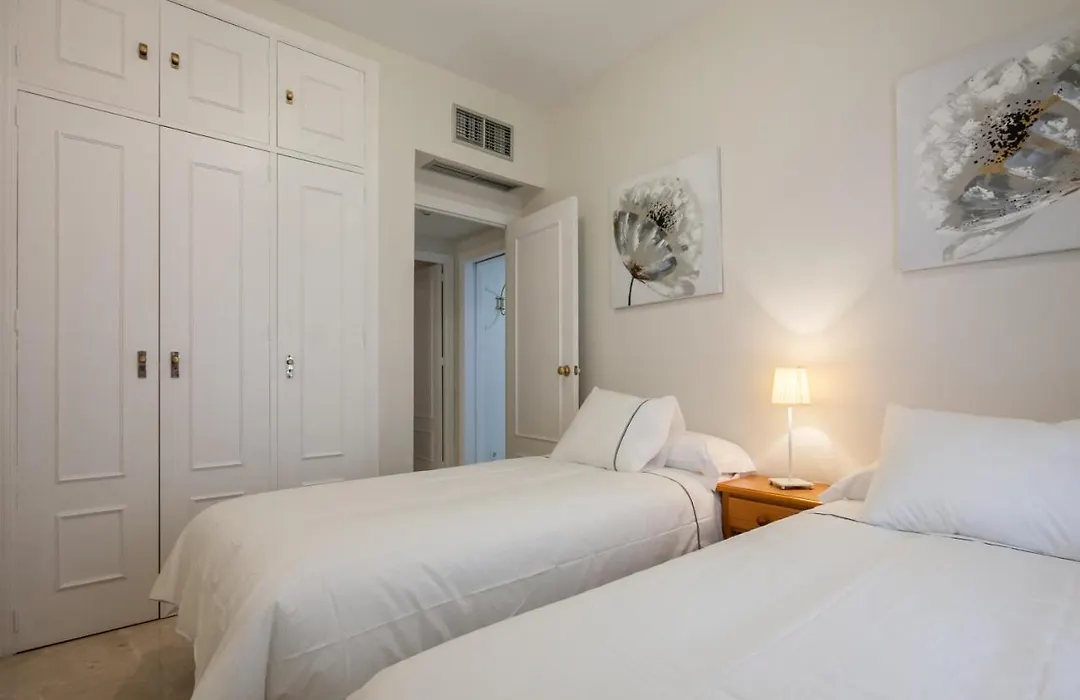 Apartamento cerca del Alcázar con garaje privado-1