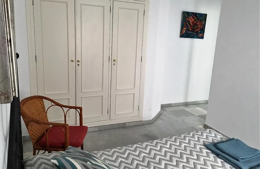 Luminoso y amplio apartamento en el centro histórico de Sevilla-1