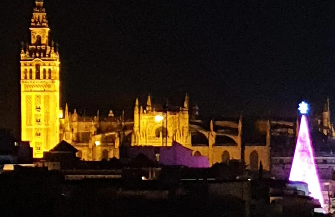 Avanti La Campana, con un balcón que te enamorará del ambiente de Sevilla-1