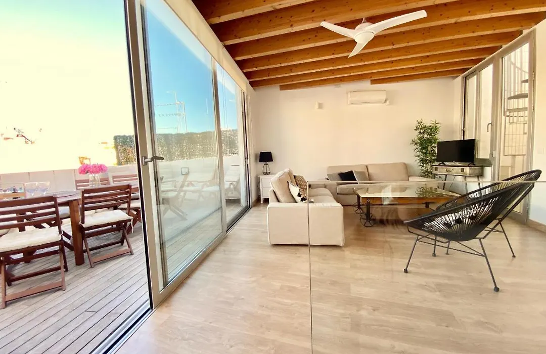 Homeyseville Top-Notch Cathedral House With Private Rooftop Terrace And Parking Opt-1
