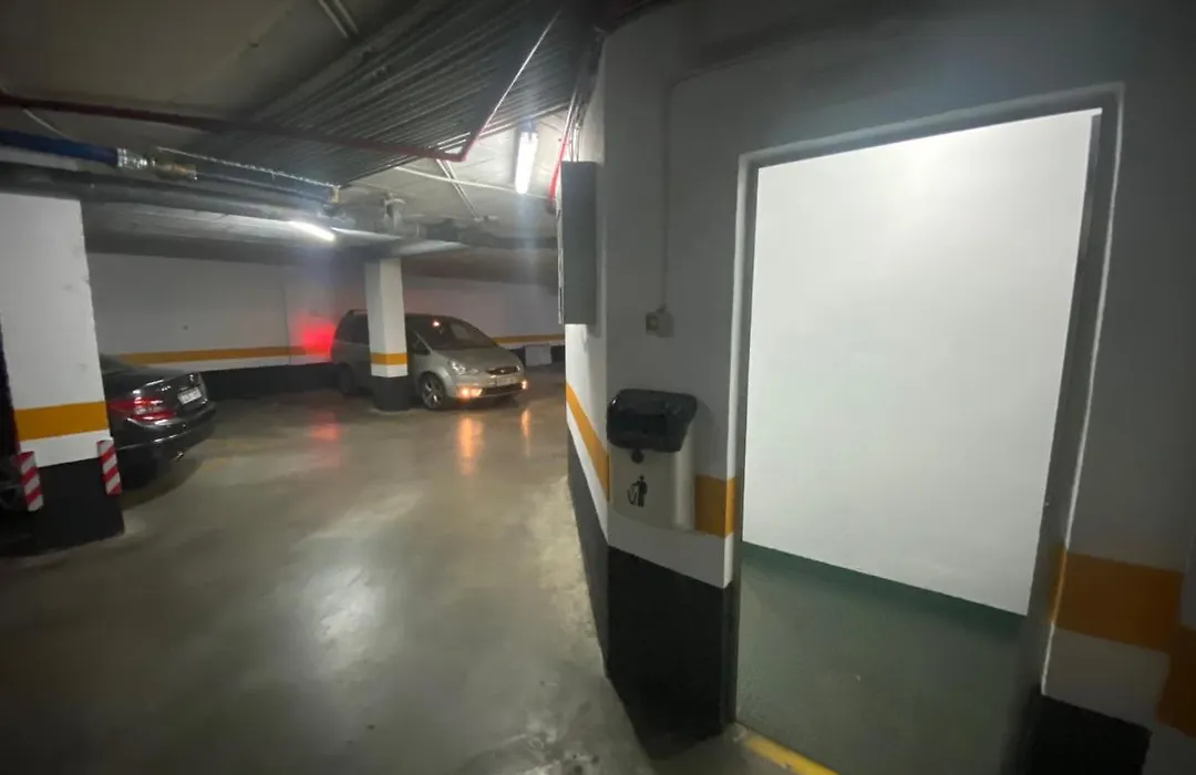 fantástico apartamento con parking avenida de cadiz-1