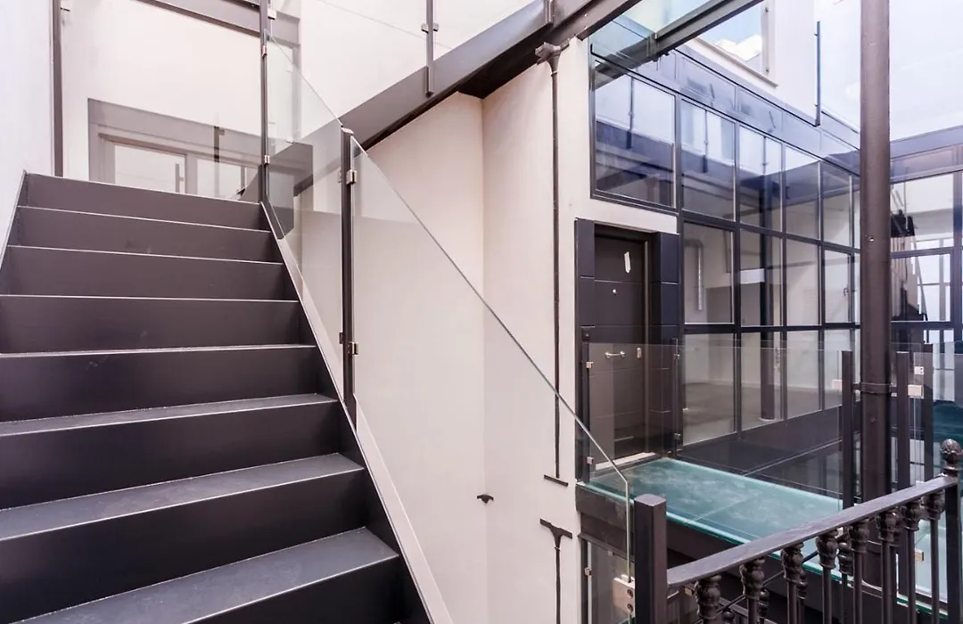 Precioso Atico De Diseno, Gran Terraza De 35 M2 Y De 16 M2 Y Garaje En Pleno Centro-1
