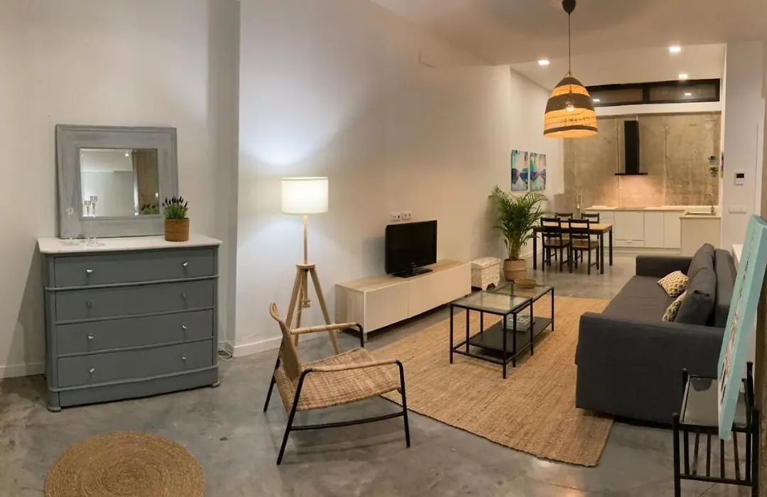 Acogedor apartamento en semisótano con patio y cerca de la Plaza de España-1