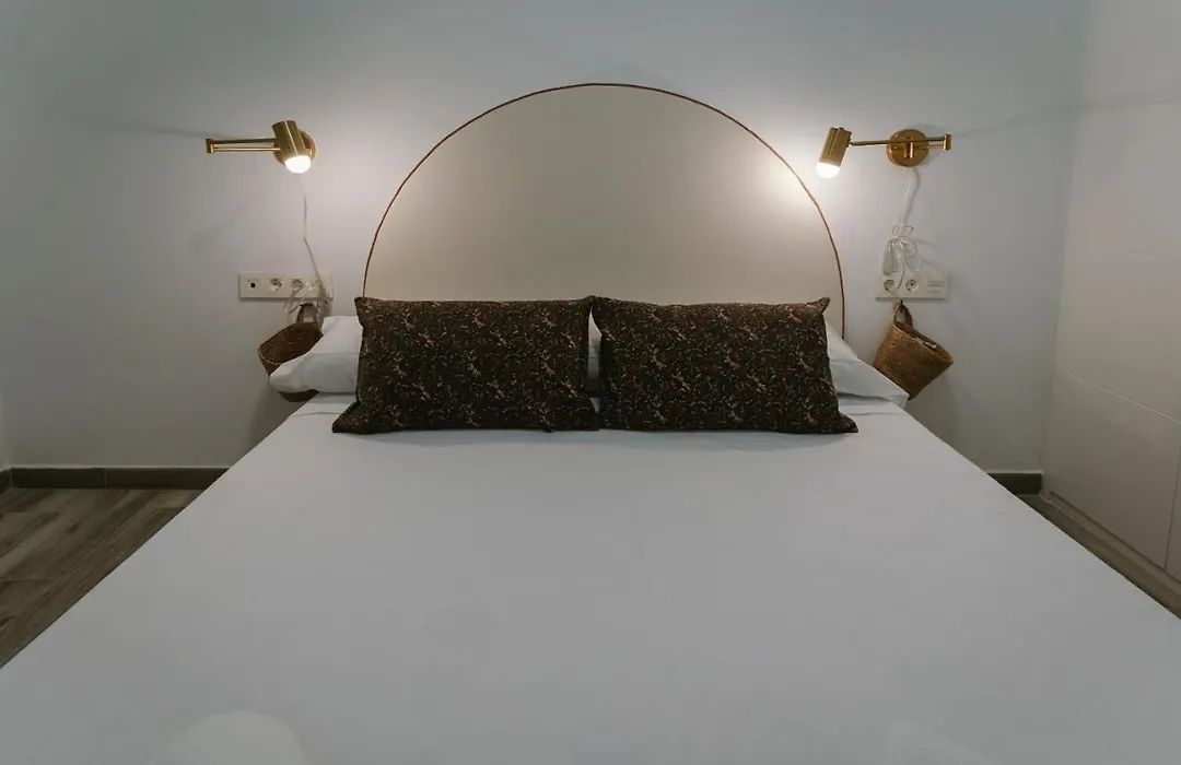 One&Lux Punonrostro Bright Minimalist Central Home-1