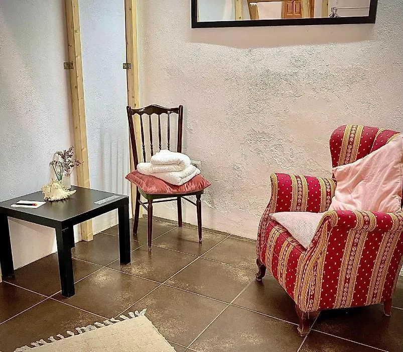 2 Rooms For 4, Piso Compartido-1