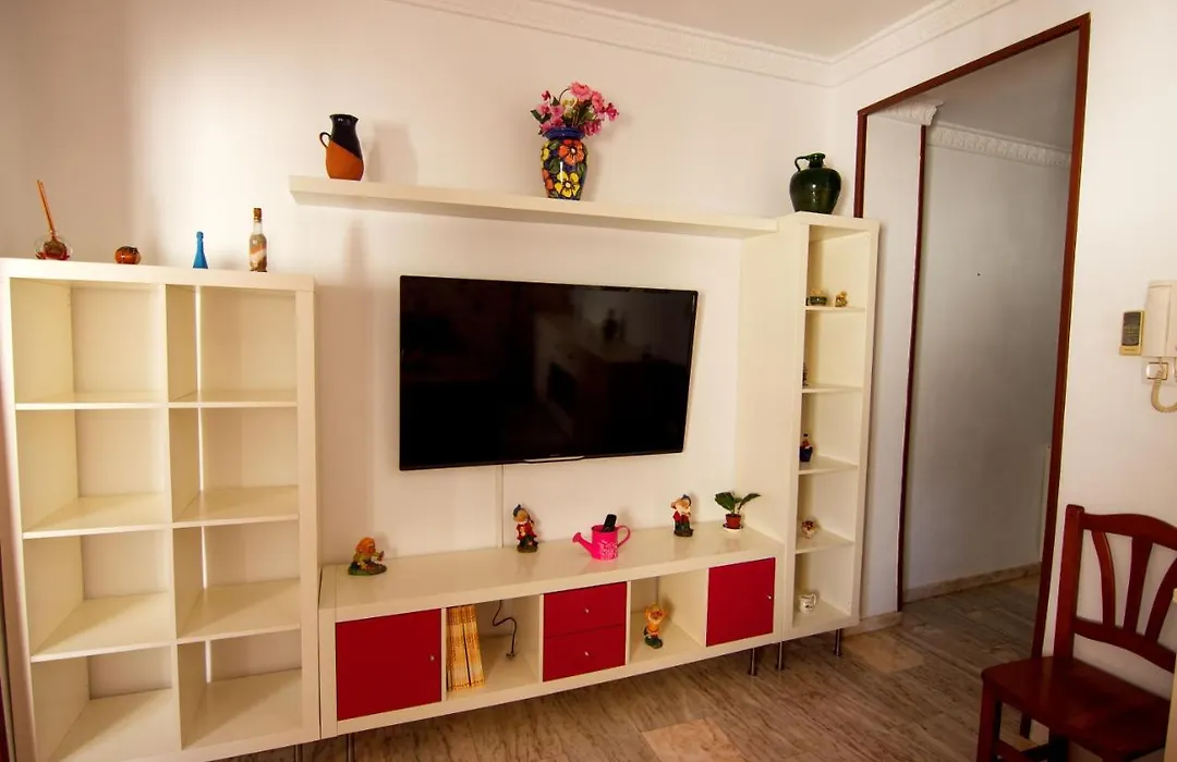 RentalSevilla Centrico Apartamento junto al Guadalquivir con Parking coche mediano-1