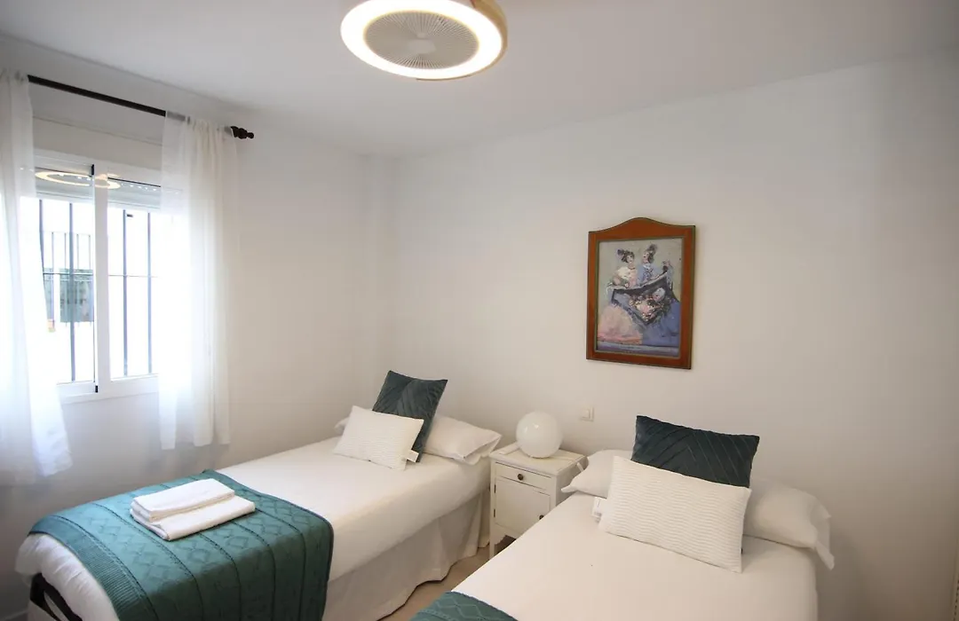 Rentalsevilla Espacioso Apartamento En La Alameda De Hercules Con Parking-1