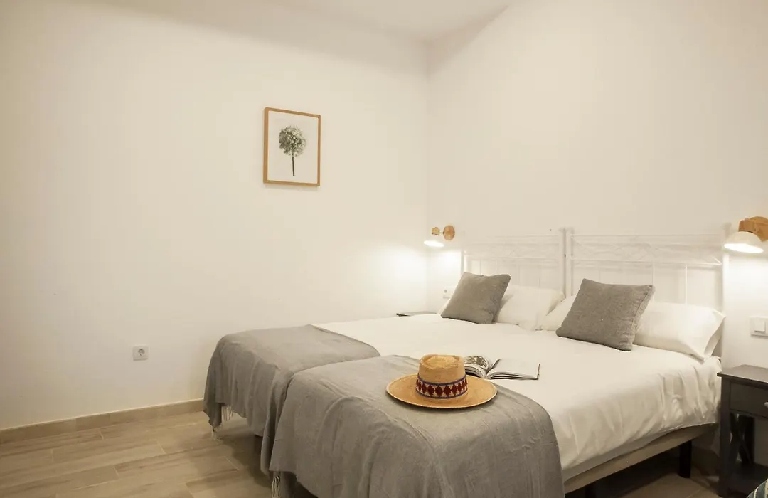Apartamentos Rg Hospital Valme-1