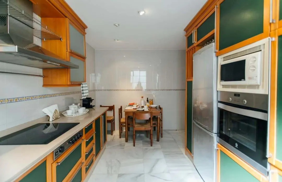 Spacious 3BR fantastic balcony central location-1
