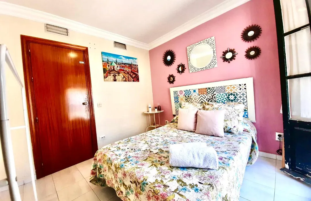 Budget And Cute Rooms With Balcony Sevilla Center-1