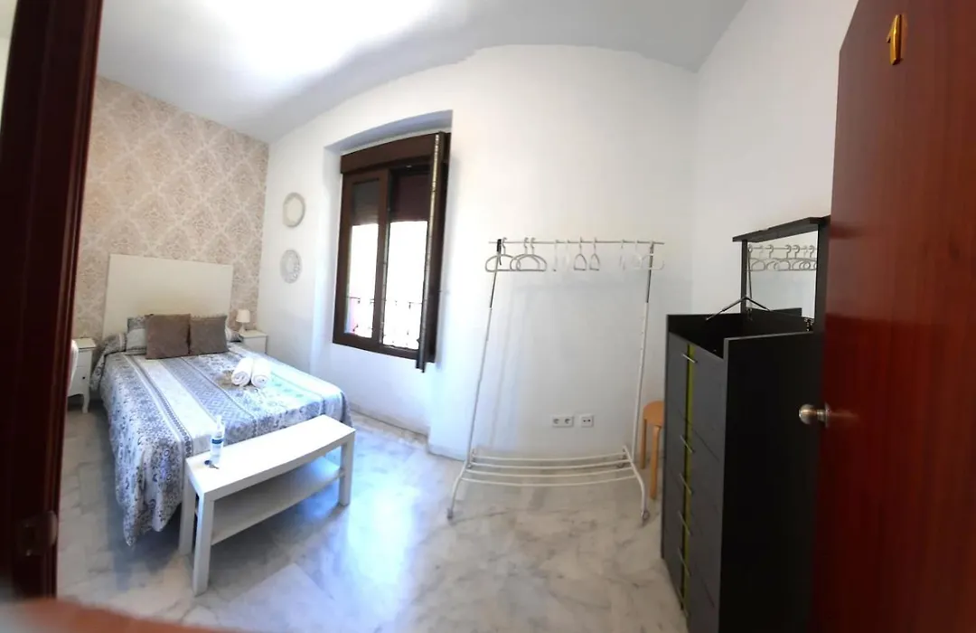 Budget And Lovely Rooms Las Setas-1