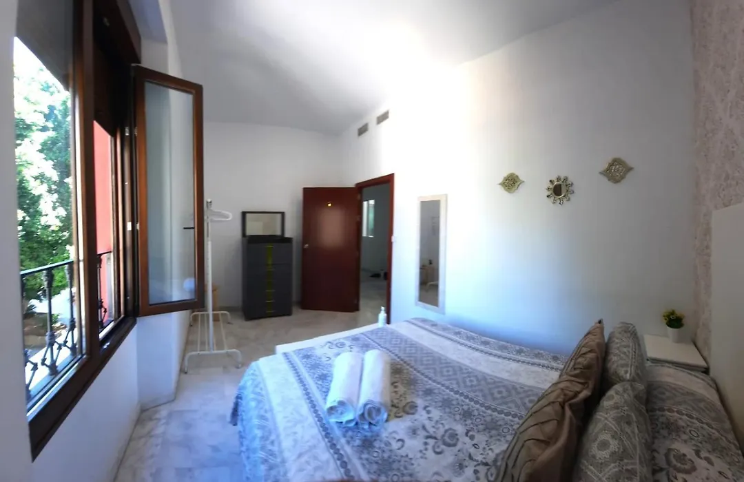 Budget And Lovely Rooms Las Setas-1