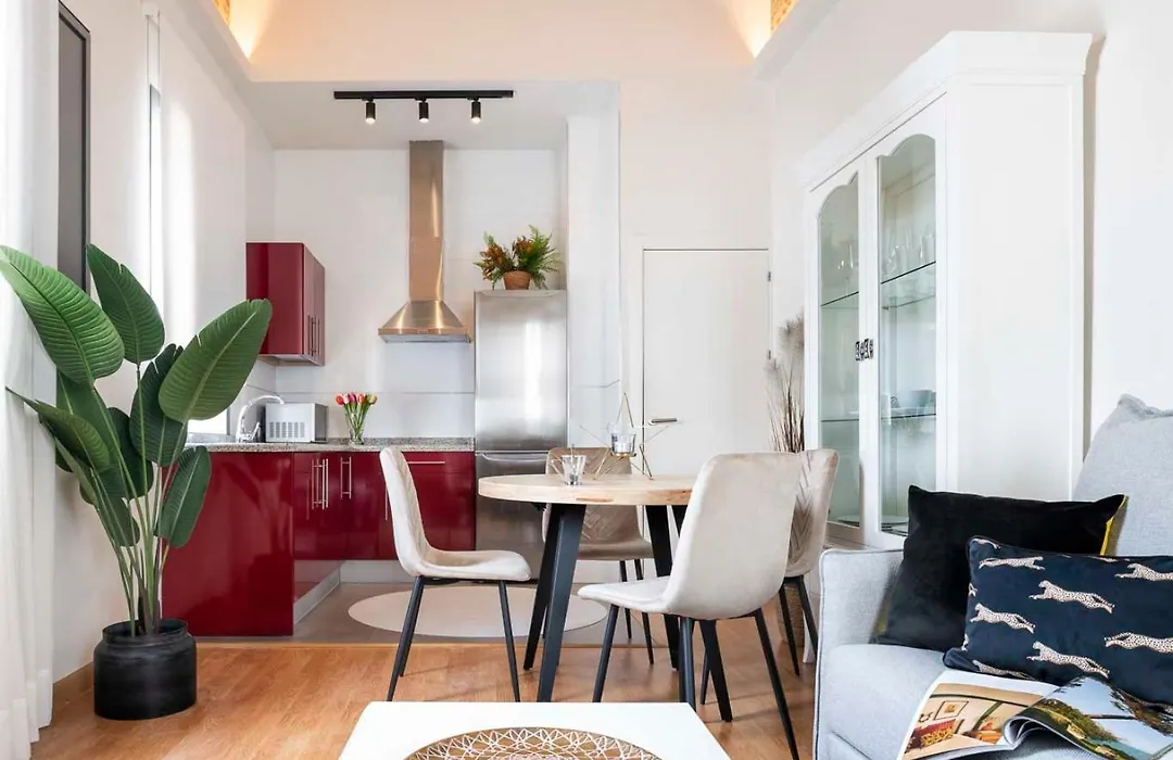 Apartamento familiar nuevo de diseño en la mejor zona de Triana, Parking included-1