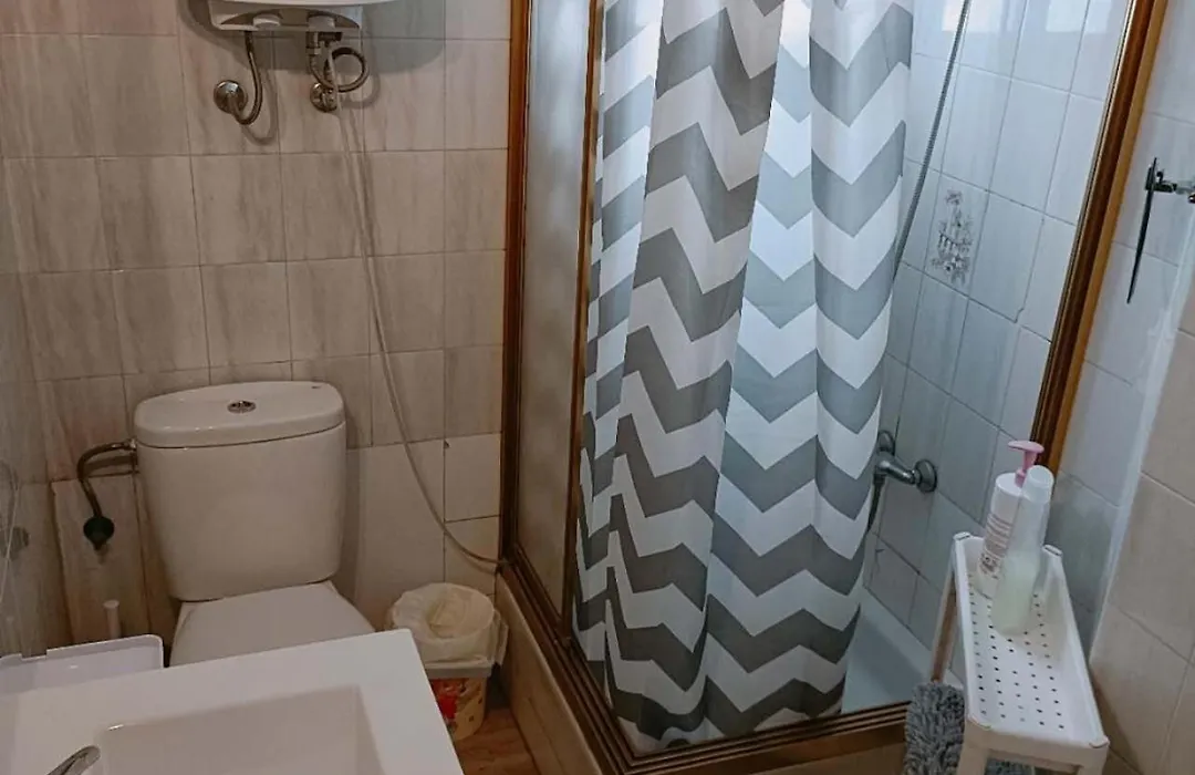 8 Mins Walk To Train Station Low Cost Youth Hostel-1