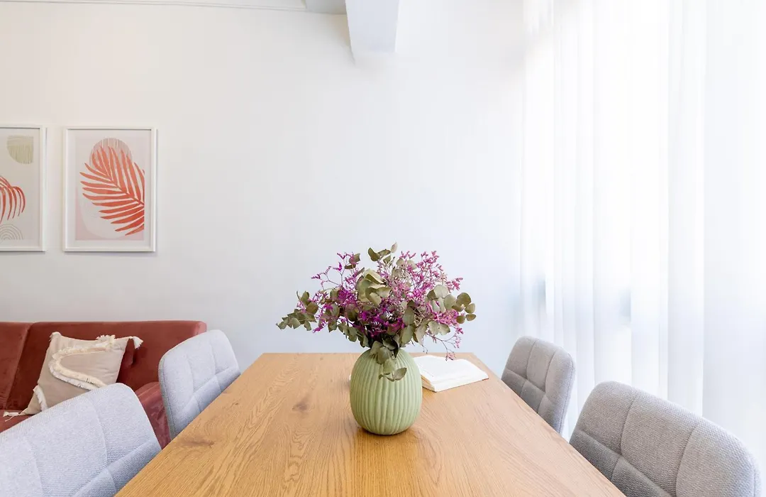 Piso Elegante y Nuevo de 3 habitaciones y 2 baños-1