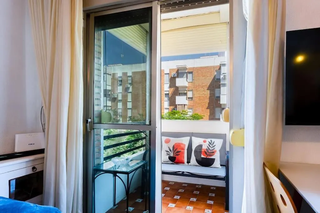 Apartamento en barrio sevillano, free bus, metro-1