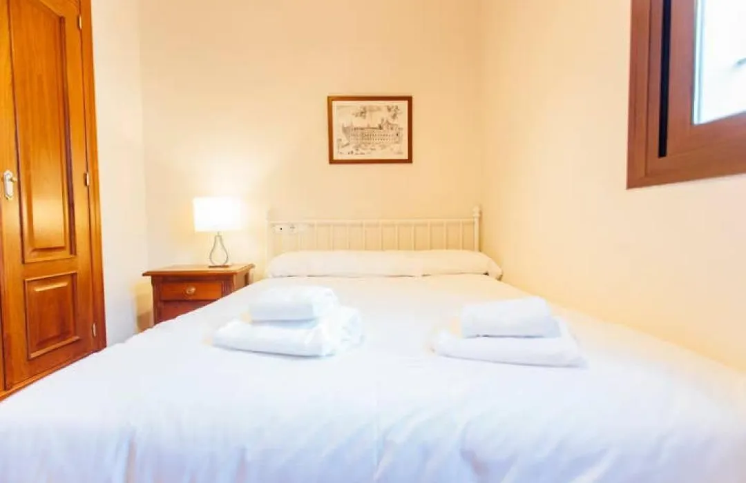 Duplex With Terrace- 5Bd 3Bth- Center-1