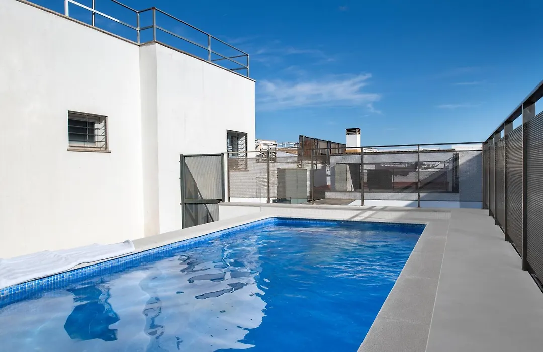 Urban Oasis Apartment With Pool & Free Parking-1
