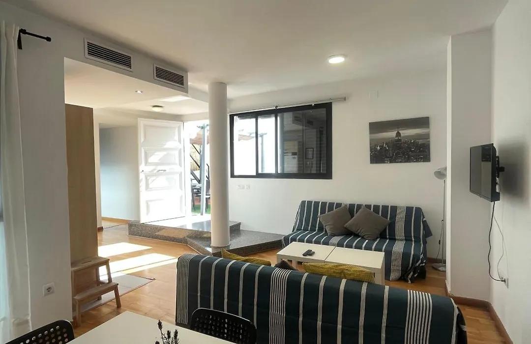 Ático con Terraza Privada-1