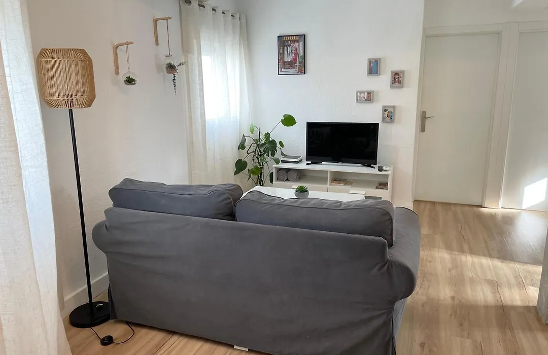 Fedriani Bright And Cosy Apartment-1
