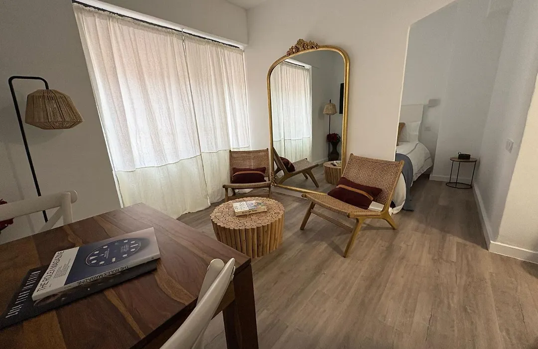 Apartahotel Sevilla Salado-1
