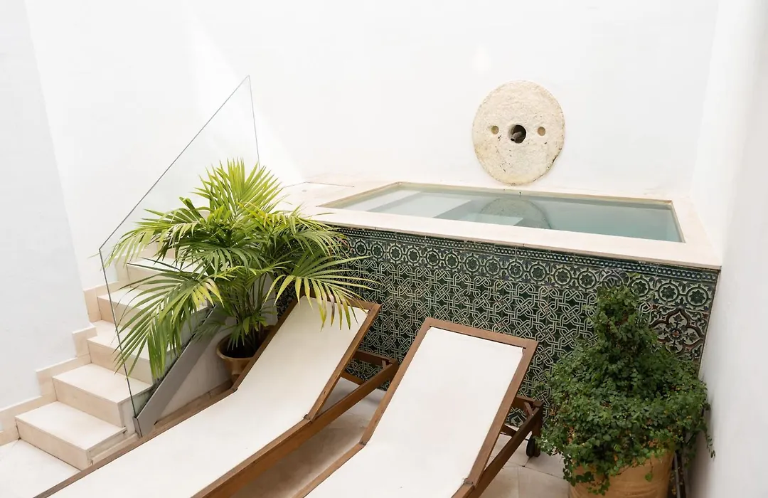 Honest Sevilla Apartments-1