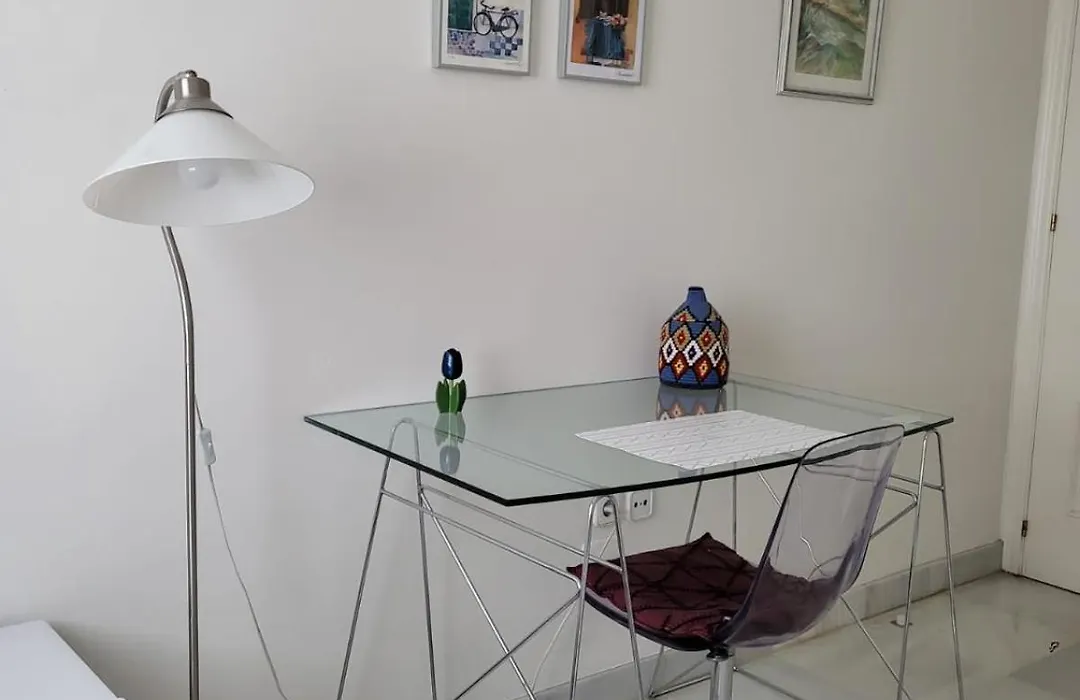 Habitación agradable con baño individual-1