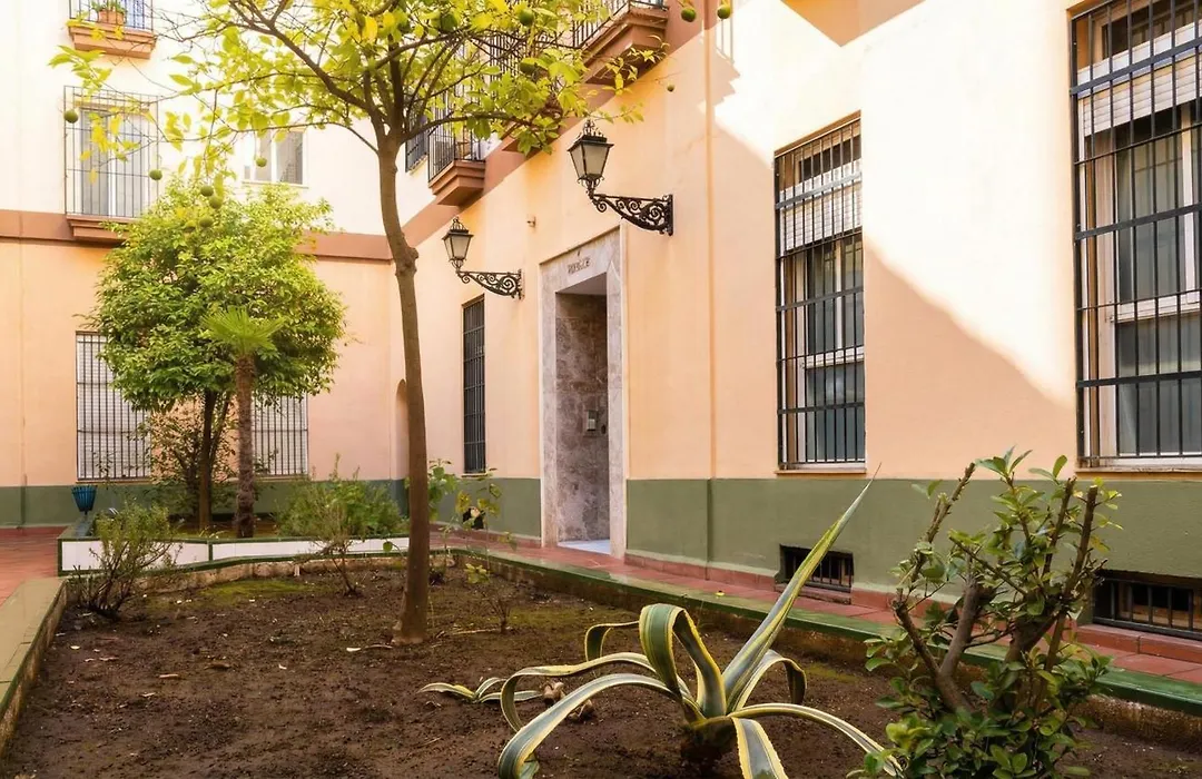 Brand-New 2Br Apt Near Center - Free Parking-1