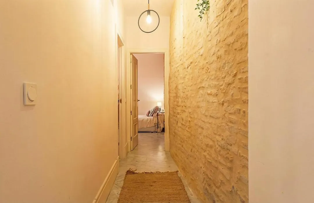 Gorgeous 2-Bed Apt In Seville Center-1