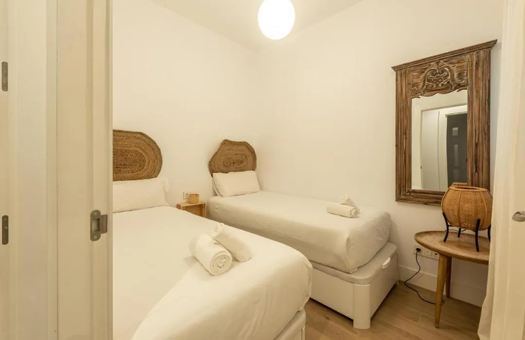 Modern With Balcony- 2Bd 2Bth- San Vicente-1