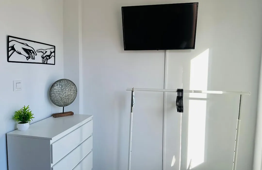 Rooms Cruz Roja-1