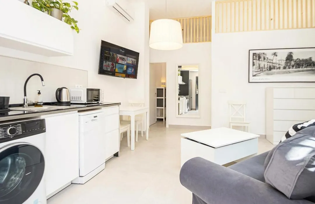 Luxury And Sunny 2Br Apartment Premium Spot-1