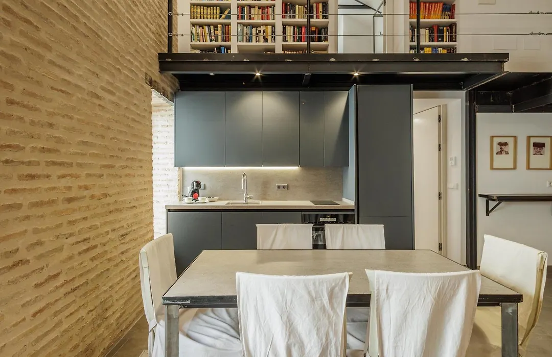 Cozy Center Apartment-1