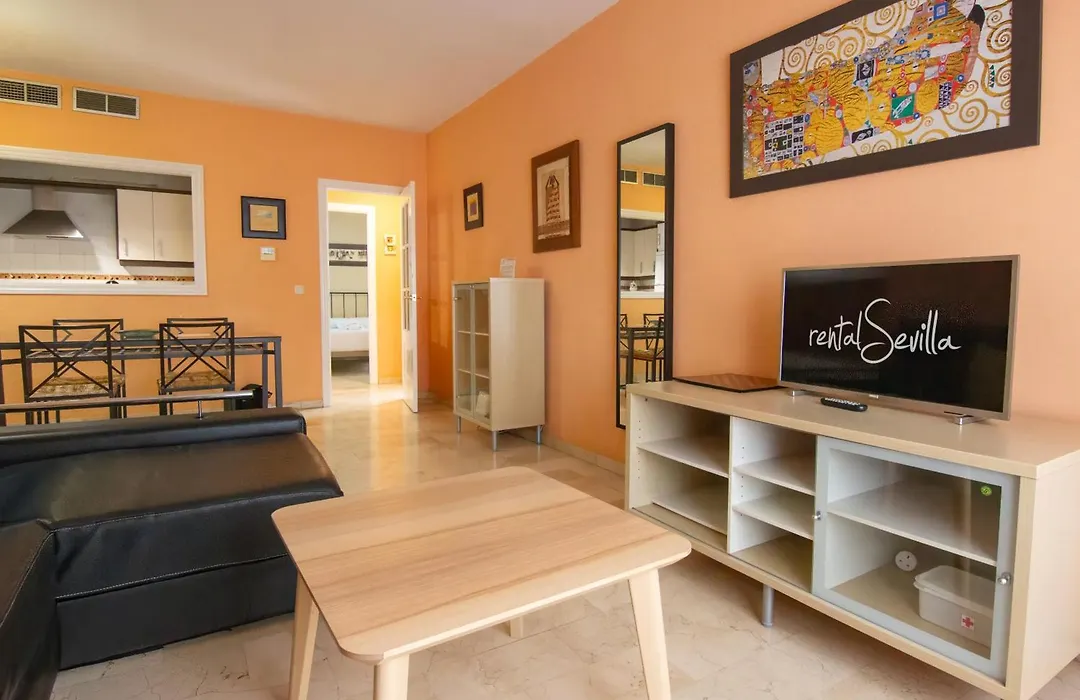 RentalSevilla Moderno y comodo apartamento en Santa Cruz con Parking-1