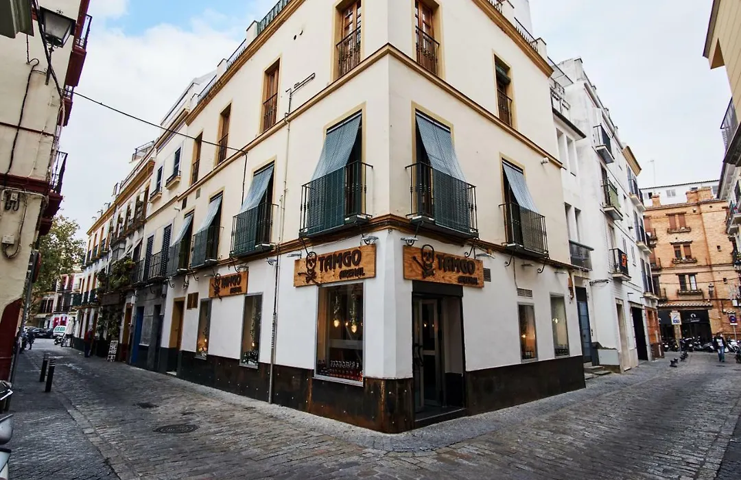 Arenal Carreteria Deluxe Suites By Valcambre-1