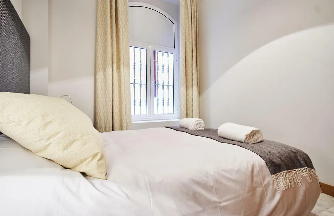 Arenal Carreteria Deluxe Suites By Valcambre-1
