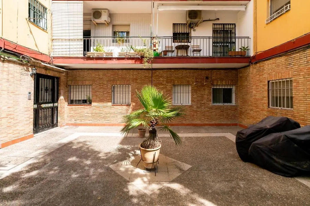 Apartamento Moderno En Triana 2 Dormitorios Y Aire Acondicionado-1