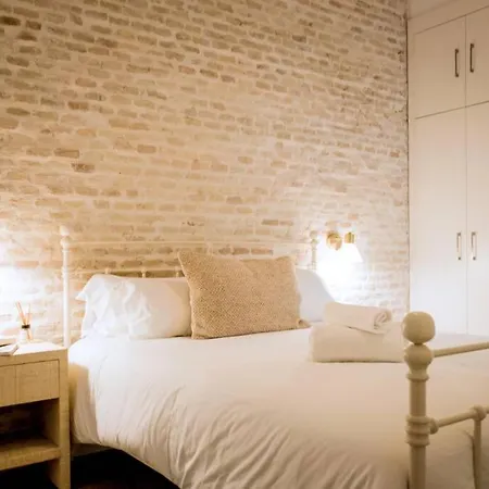 Fantastico apartamento recien renovado con piscina en la azotea, dos dormitorios y aparcamiento gratuito en la calle.-2
