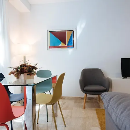 Triana Boutique Free Parking-2