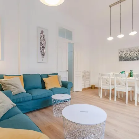 Avanti La Campana, con un balcón que te enamorará del ambiente de Sevilla-2