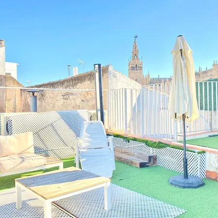 Homeyseville Top-Notch Cathedral House With Private Rooftop Terrace And Parking Opt-3