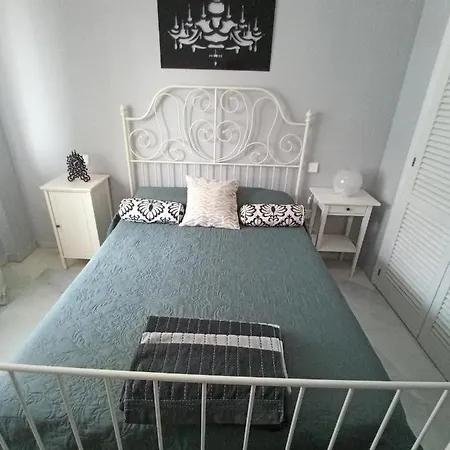 Cozy Apartment & Free Parking-2