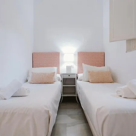 Bright And Cozy-1Bd 1Bth & 2Bd 1Bth- La Giralda-2
