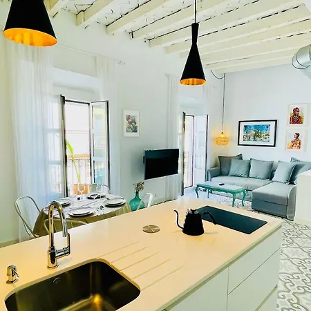 Modern Apartment In The City Centre, La Alameda-3