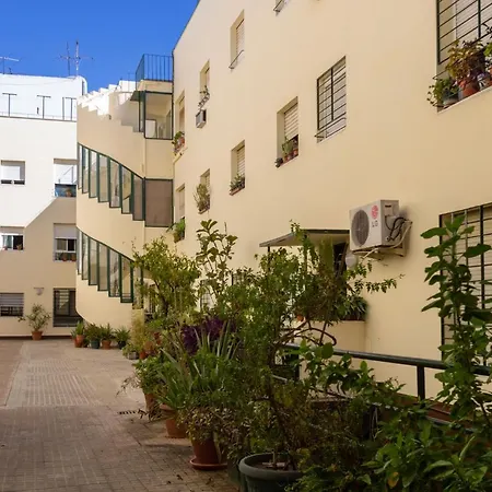 Colours Apartment And Garage Historical Center 4 Pax-2