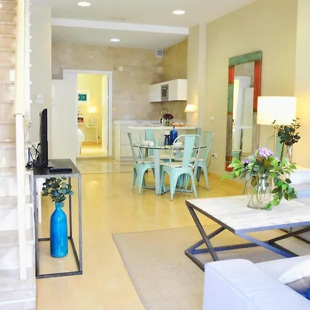 HomeySeville-Penthouse Cathedral Tomas de Ibarra St 6 pax, Parking Optional-2